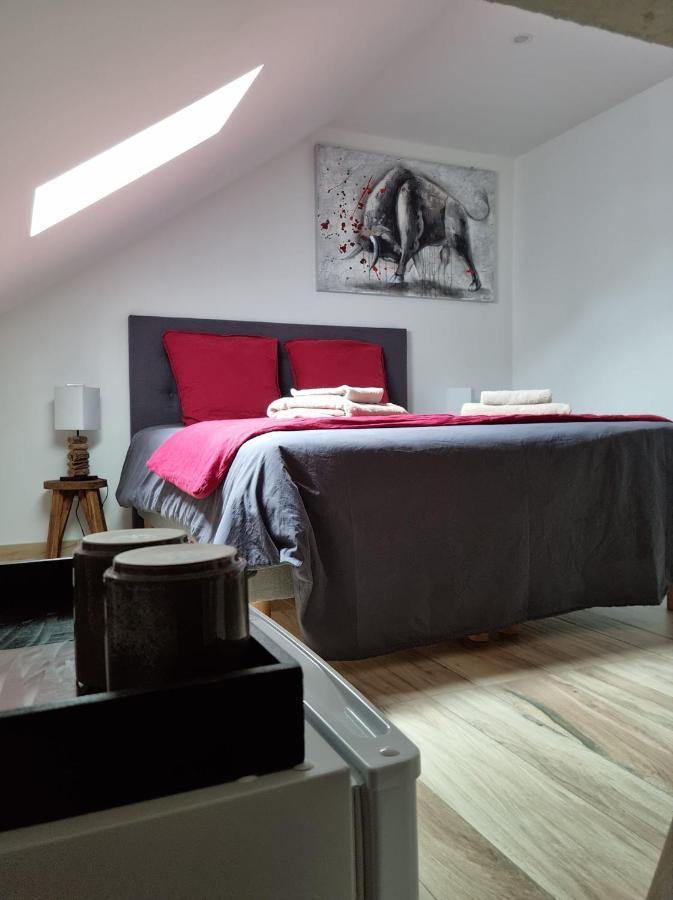 Le 4 Bed & Breakfast Montignac-Lascaux Exterior photo