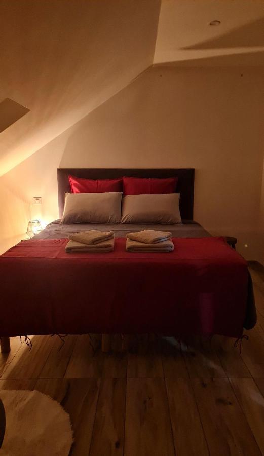 Le 4 Bed & Breakfast Montignac-Lascaux Exterior photo
